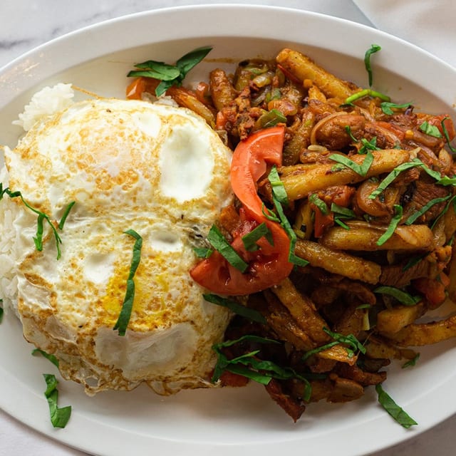 Lomo Saltado.